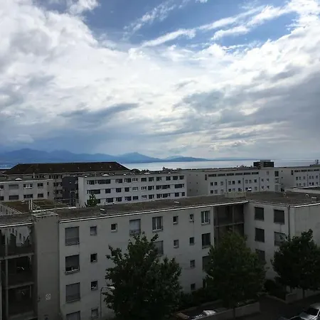 La Proximite Du Centre Avec Vue Sur Le Lac. *