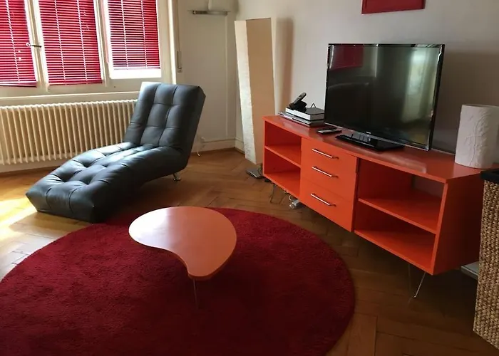 شقة La Proximite Du Centre Avec Vue Sur Le Lac. *