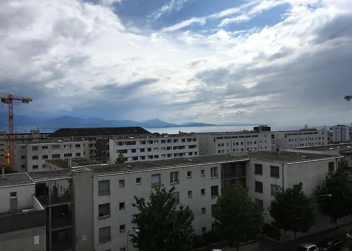 La Proximite Du Centre Avec Vue Sur Le Lac. *